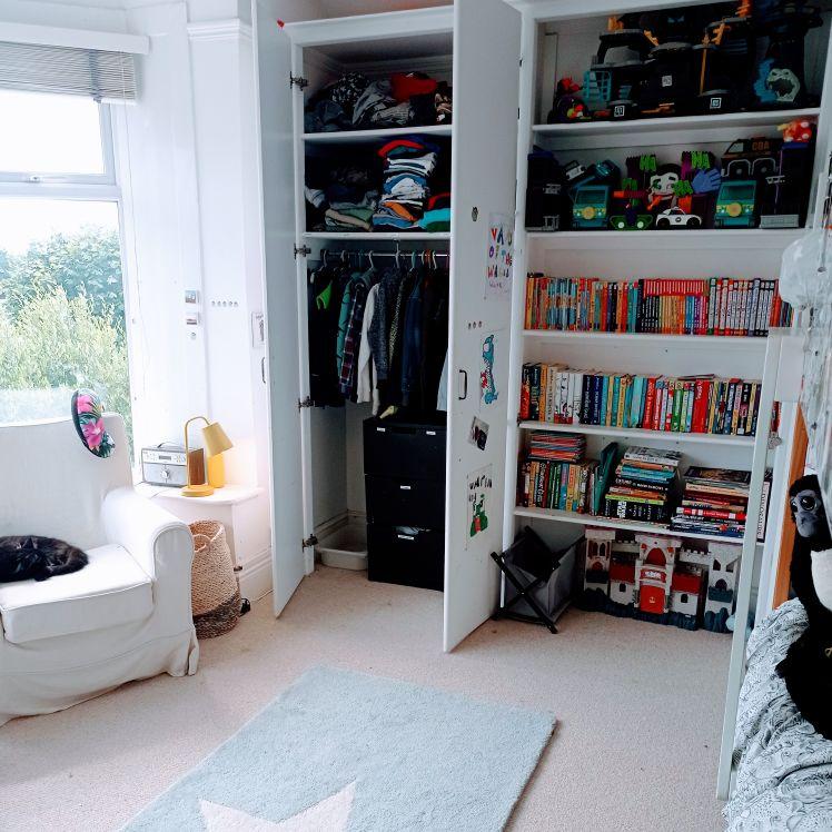 tidy child's bedroom