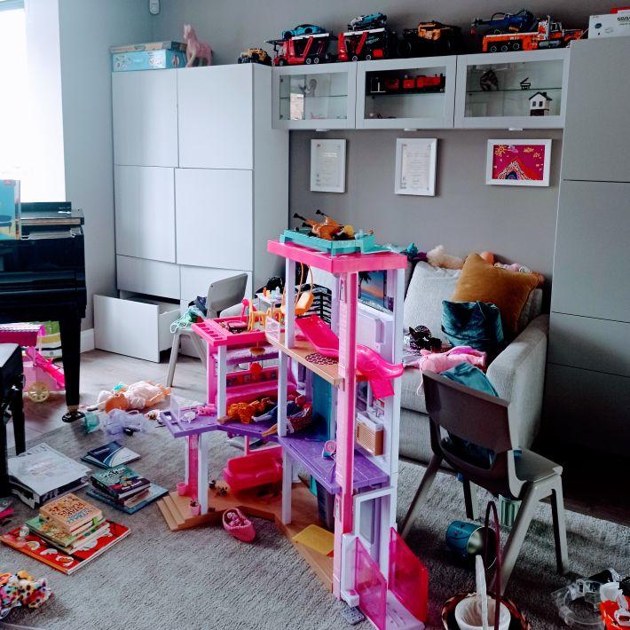 cluttered-playroom-1