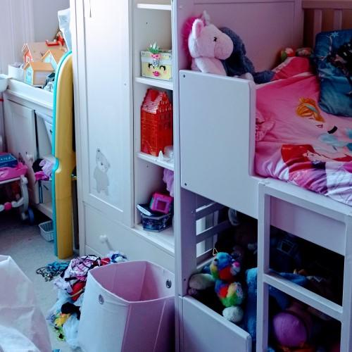 girls bedroom messy