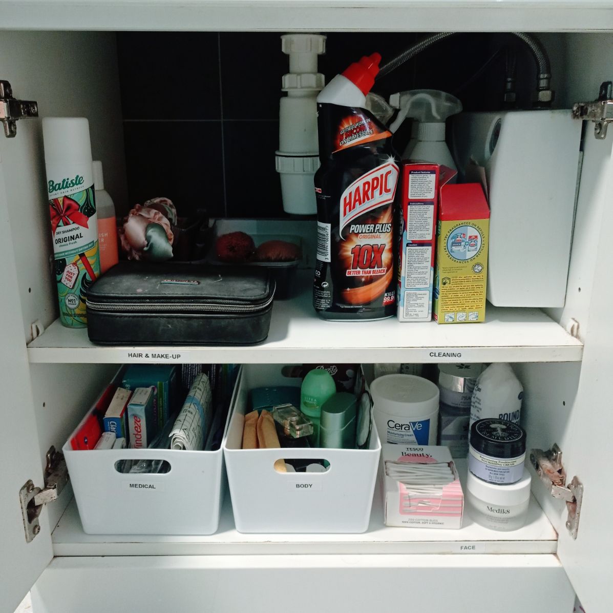 bathroom-products-organised