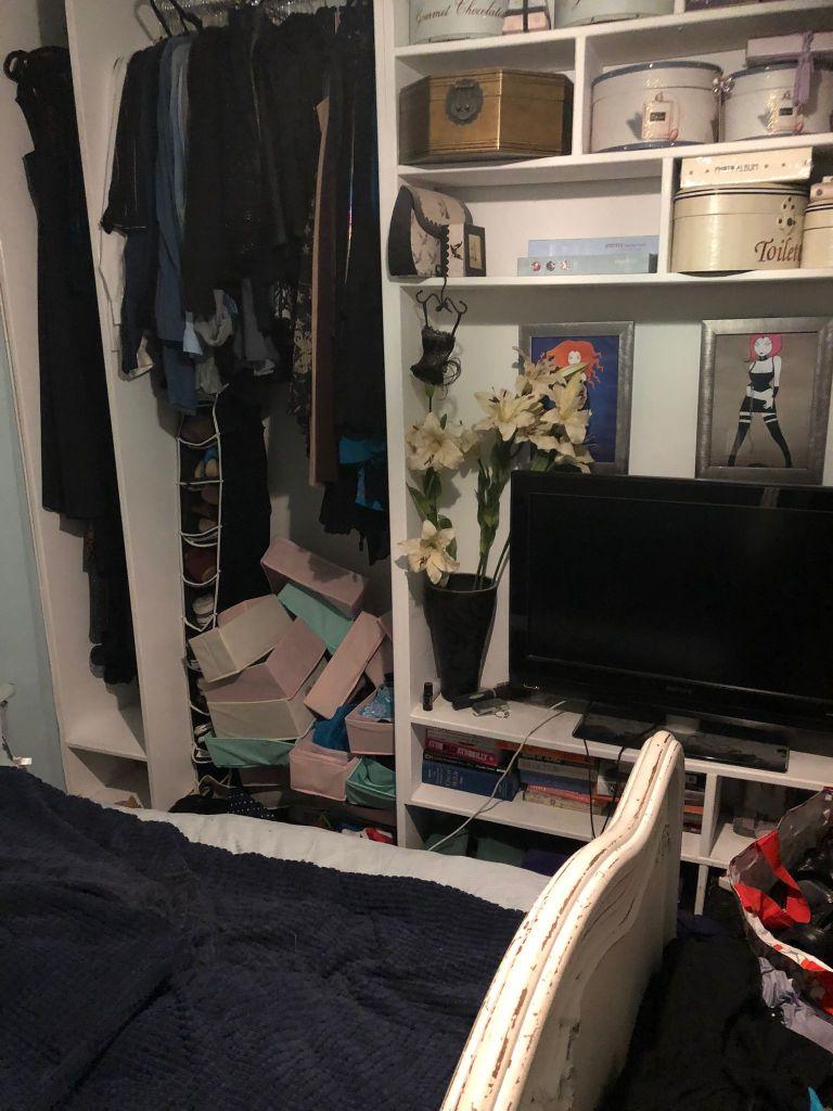 cluttered-bedroom-1