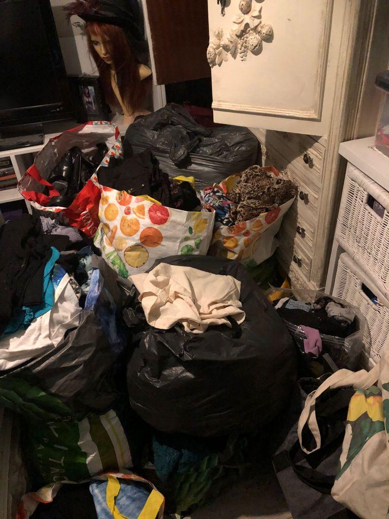 cluttered-bedroom-2