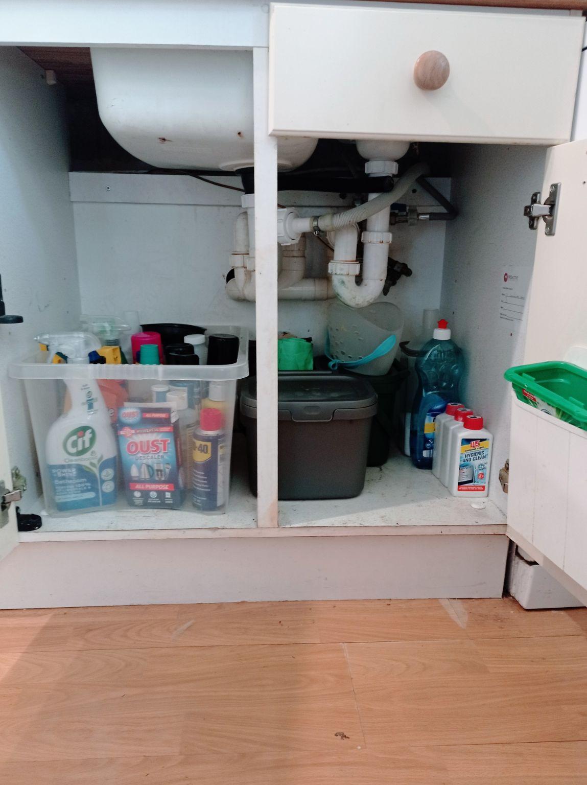 decluttered-cleaning-cupboard